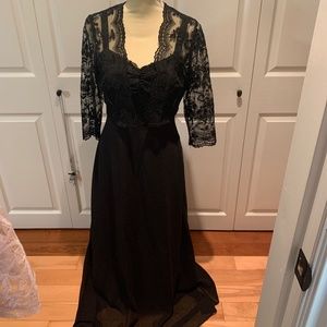 Gorgeous size 8 oblique brand black gown with sequins and bolero